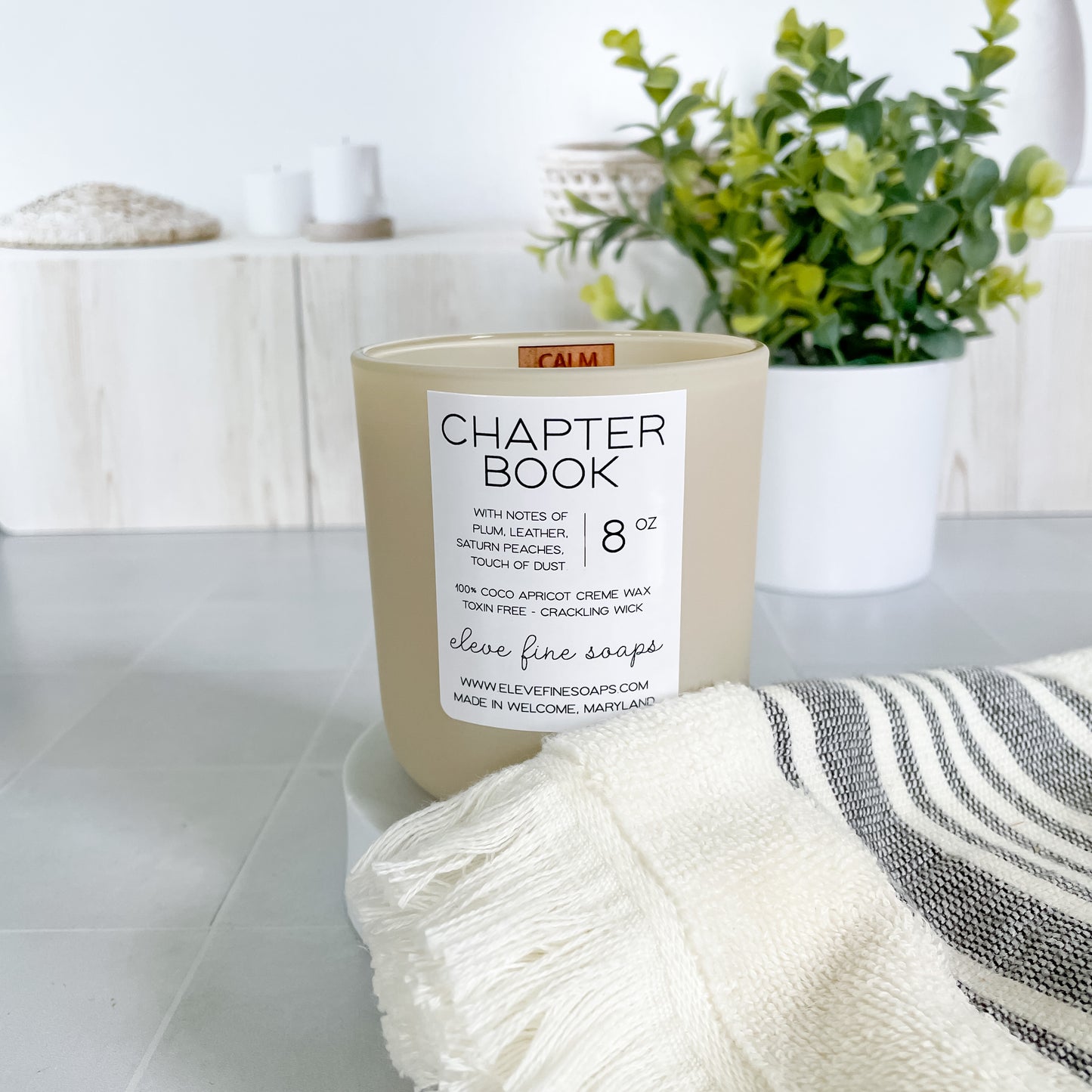 Chapter Book Coco Apricot Crème Candle